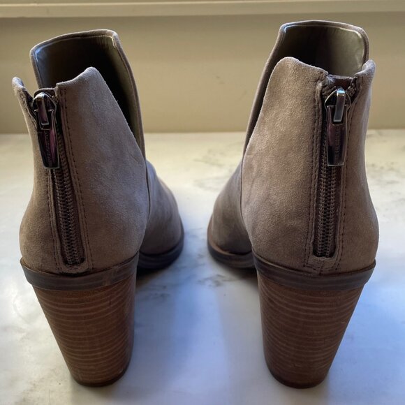Vince Camuto Gigietta Bootie in Tan Suede, Size 10 - Picture 3 of 3